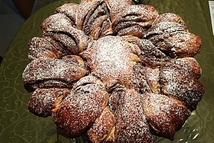 Blumen-Brioche mit Nutella 50