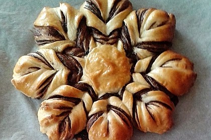 Blumen-Brioche mit Nutella 9