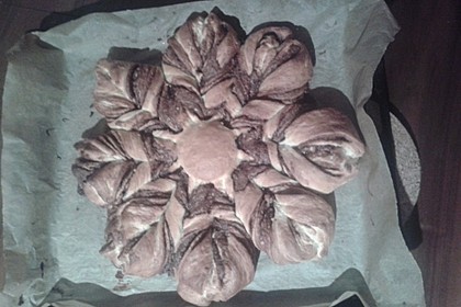 Blumen-Brioche mit Nutella 56