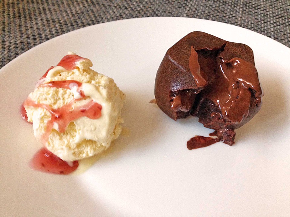 Schokosoufflé mit flüssigem Kern (Rezept mit Bild) | Chefkoch.de