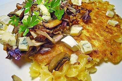 Farfalle-Rösti mit Pilz-Radicchio-Gemüse