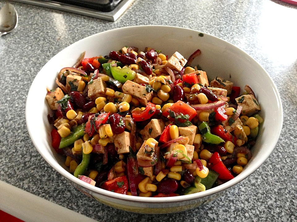 Bohnensalat mit Mais, Paprika und Schafskäse (Rezept mit Bild ...