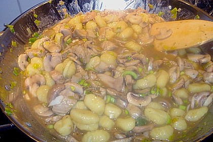 Auflauf mit Gnocchi, Pute und Champignons 1
