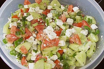 Mediterraner Tomaten - Gurkensalat mit Feta 2