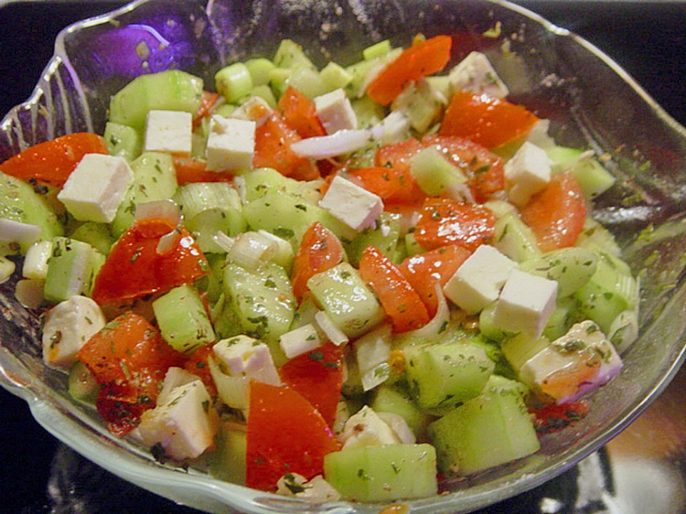 Mediterraner Tomaten - Gurkensalat mit Feta (Rezept mit Bild) | Chefkoch.de