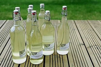 Erfrischender Holunderbl&uuml;tenlik&ouml;r 18