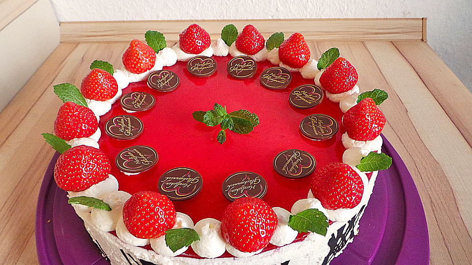 Erdbeer-Quark-Sahnetorte