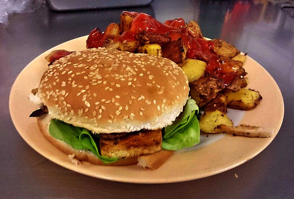 Hamburger vegan mit pikanten Ofenkartoffeln (Rezept mit Bild) | Chefkoch.de