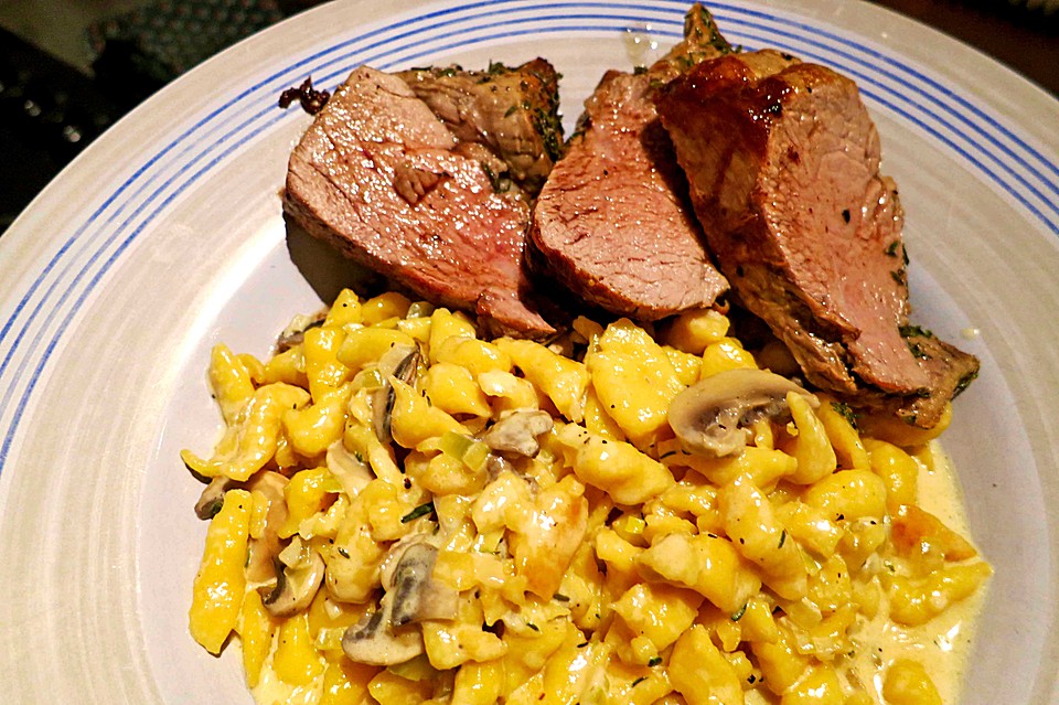 Kalbsfilet mit Spätzle in Champignon-Sahne-Soße (Rezept mit Bild ...