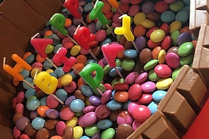 Bunter Kit-Kat-Geburtstagskuchen mit Frischkäsecreme 11