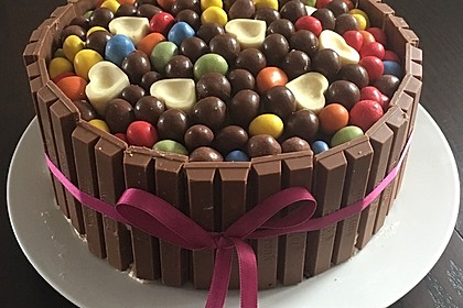 Bunter Kit-Kat-Geburtstagskuchen mit Frischkäsecreme 5