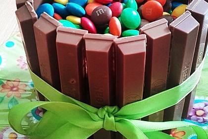 Bunter Kit-Kat-Geburtstagskuchen mit Frischkäsecreme 4