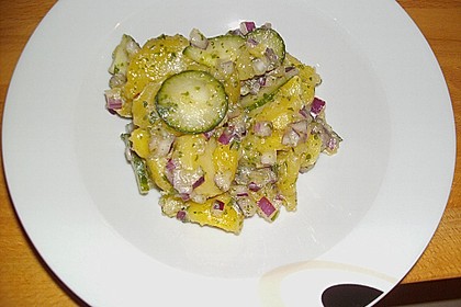 Bayrischer Kartoffelsalat mit Gurke 13