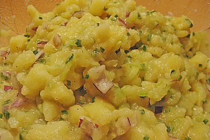 Bayrischer Kartoffelsalat mit Gurke 15