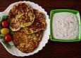 Zucchinipuffer mit Paprikadip