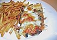 &Uuml;berbackener Rotbarsch mit Mozzarella