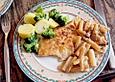 Seeteufel auf Schnittlauchspargel mit Broccoli und neuen Kartoffeln