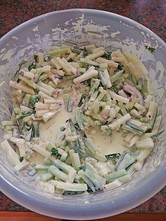 Gurken-Kohlrabi Salat (Rezept mit Bild) von thia63 | Chefkoch.de