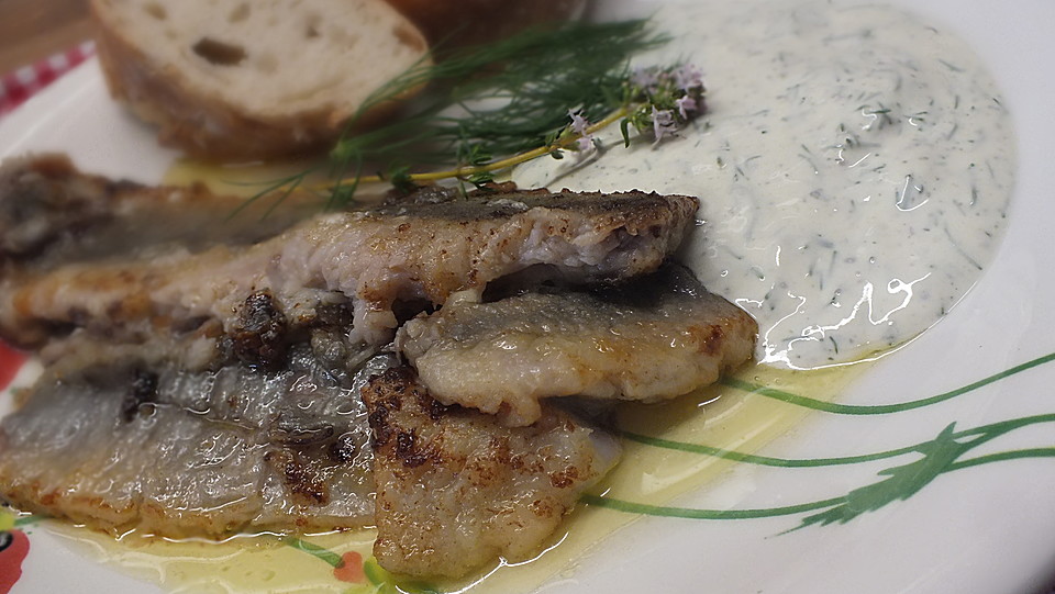 Gebratene Matjesfilets mit Zitronenbutter und Dillschmand (Rezept mit ...