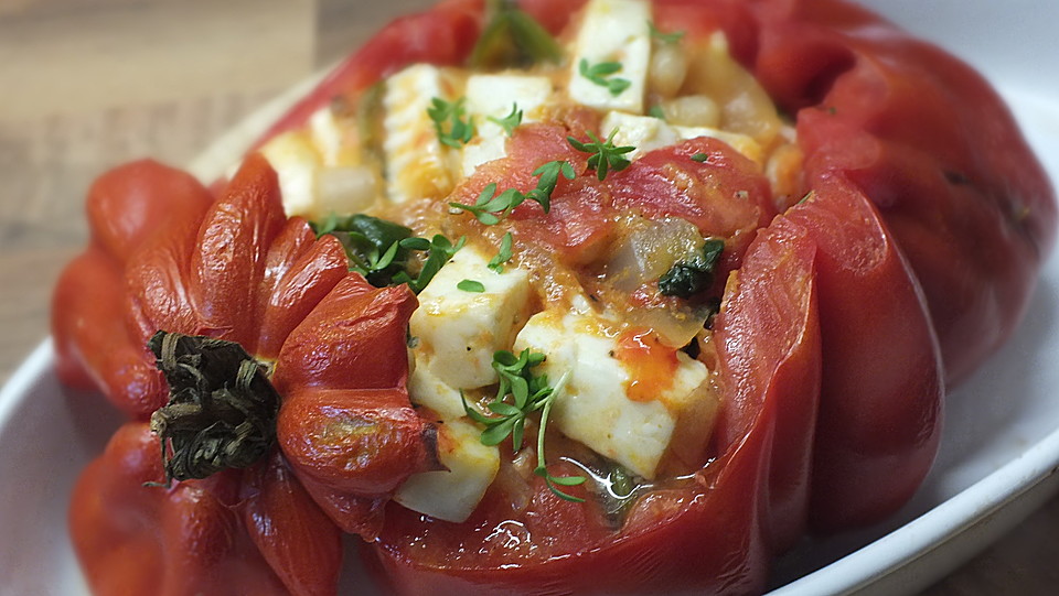 Gefüllte Tomaten mit Feta und frischem Spinat (Rezept mit Bild ...