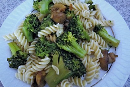 Champignons-Brokkoli-Thai-Currynudeln 4