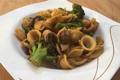 Champignons-Brokkoli-Thai-Currynudeln 2