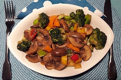 Champignons-Brokkoli-Thai-Currynudeln 1