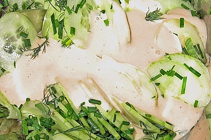 Gurkensalat mit Creme fraiche