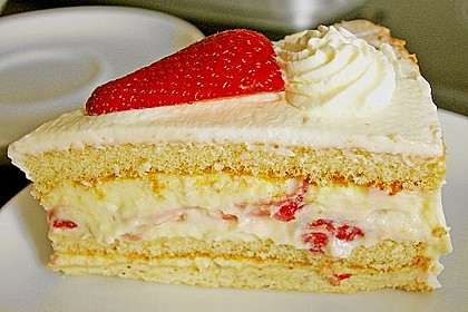 Erdbeertorte mit zarter Joghurtcreme 16
