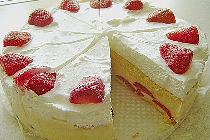 Erdbeertorte mit zarter Joghurtcreme 19