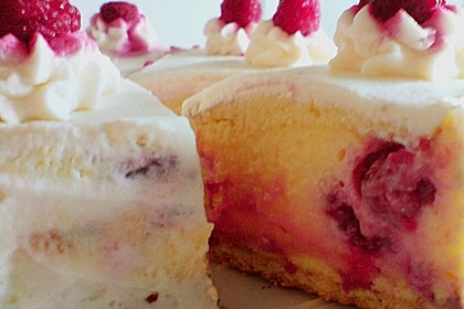 Erdbeertorte mit zarter Joghurtcreme 20