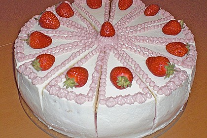 Erdbeertorte mit zarter Joghurtcreme 22