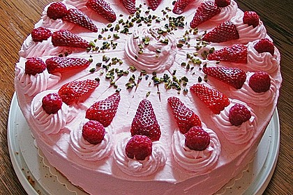 Erdbeertorte mit zarter Joghurtcreme 23
