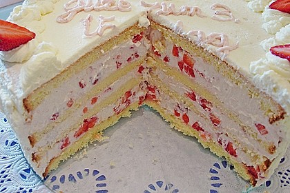 Erdbeertorte mit zarter Joghurtcreme 25