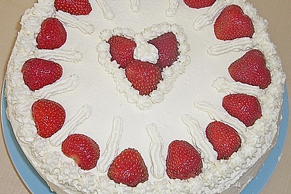 Erdbeertorte mit zarter Joghurtcreme 27