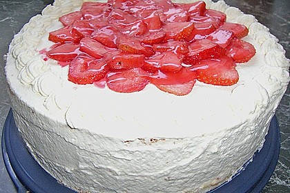 Erdbeertorte mit zarter Joghurtcreme 32