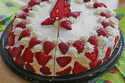 Erdbeertorte mit zarter Joghurtcreme 34