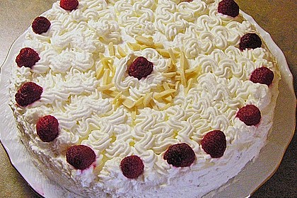 Erdbeertorte mit zarter Joghurtcreme 37