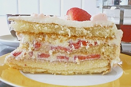 Erdbeertorte mit zarter Joghurtcreme 51