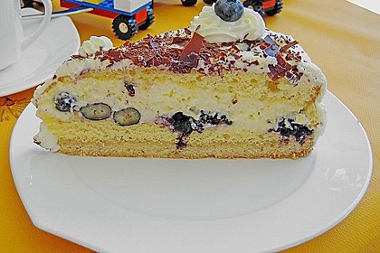 Erdbeertorte mit zarter Joghurtcreme 64