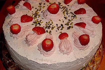 Erdbeertorte mit zarter Joghurtcreme 68