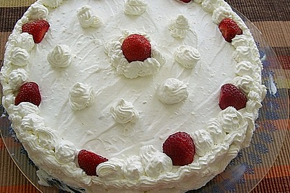 Erdbeertorte mit zarter Joghurtcreme 4