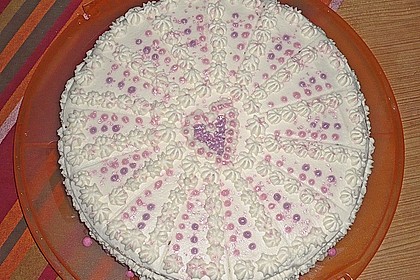 Erdbeertorte mit zarter Joghurtcreme 82