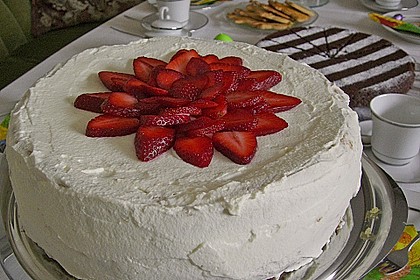 Erdbeertorte mit zarter Joghurtcreme 85
