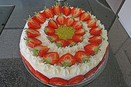 Erdbeertorte mit zarter Joghurtcreme 97