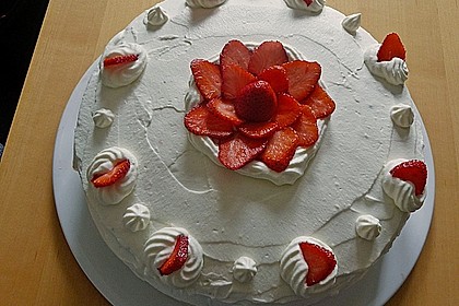 Erdbeertorte mit zarter Joghurtcreme 100