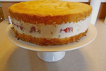 Erdbeertorte mit zarter Joghurtcreme 101
