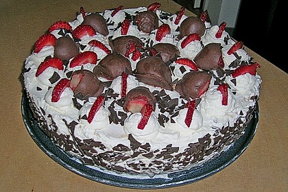 Erdbeertorte mit zarter Joghurtcreme 104