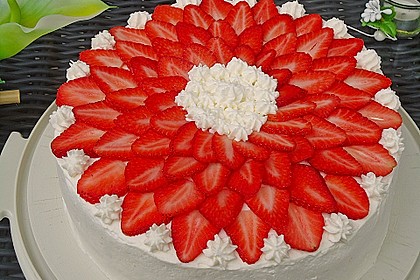 Erdbeertorte mit zarter Joghurtcreme 105