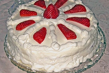 Erdbeertorte mit zarter Joghurtcreme 6